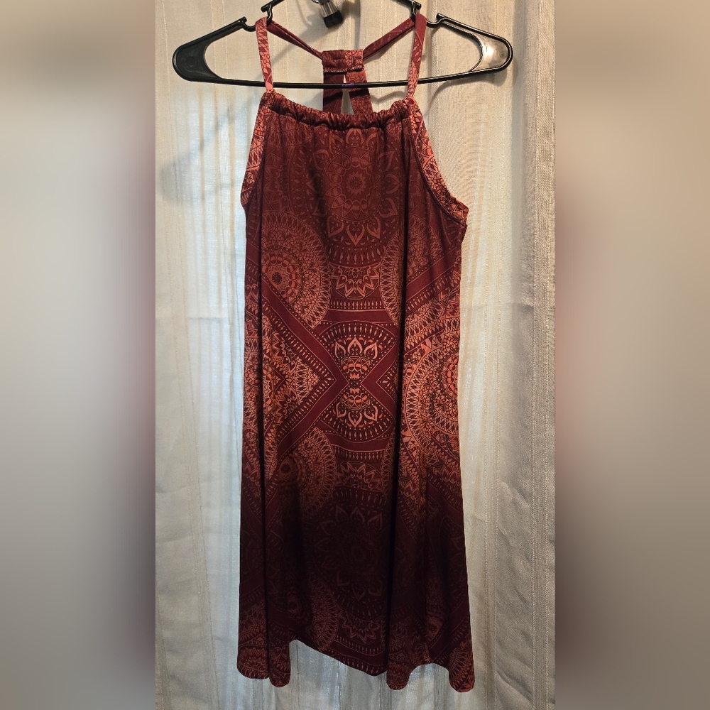Tehama sporty womens dress, size medium, EUC. 31" in length, pit to pit: 15.5"